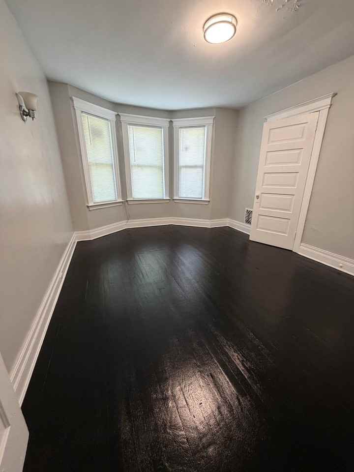 2224 Helen St - Photo 4 of 13