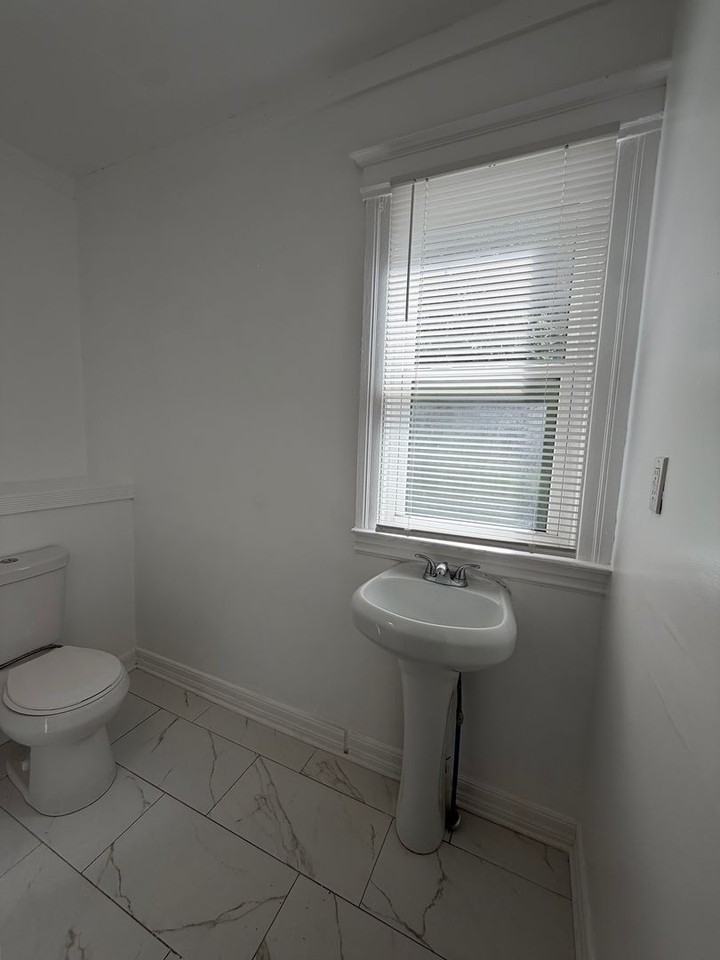 2224 Helen St - Photo 5 of 13
