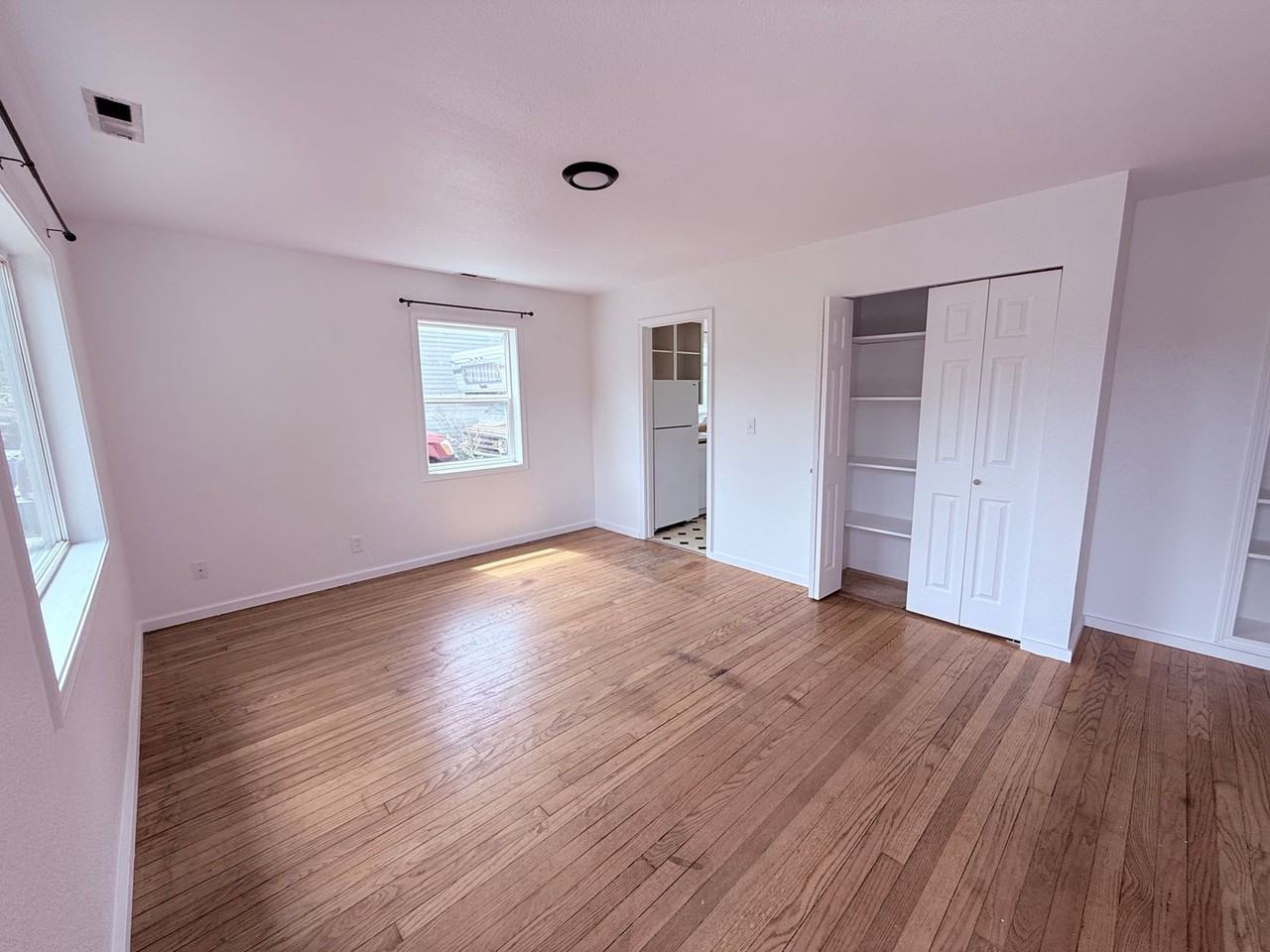 9823 31st Ave Sw - Photo 4 of 24