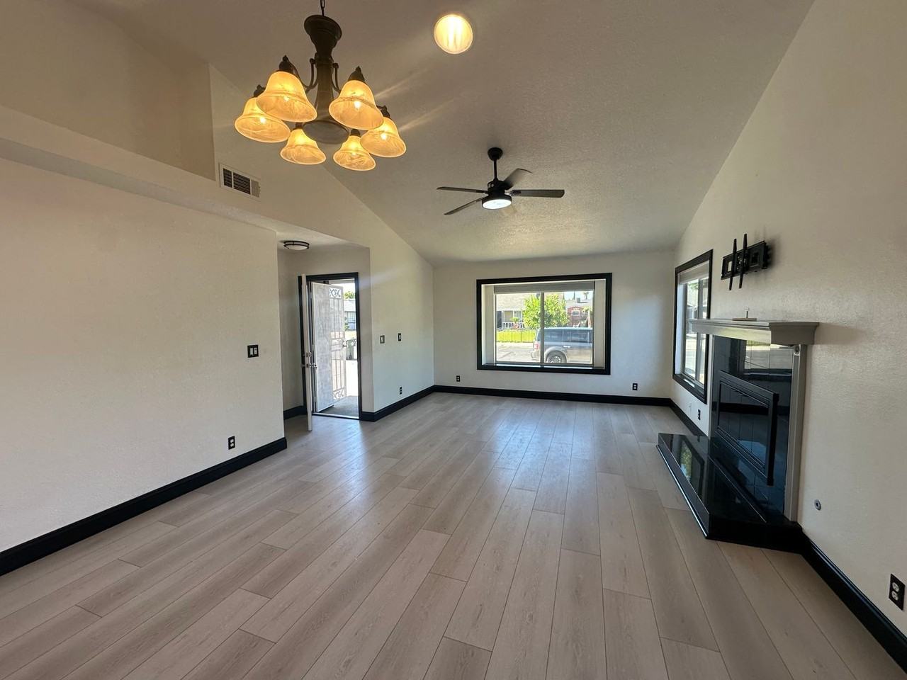 365 Diane Ct - Photo 2 of 19