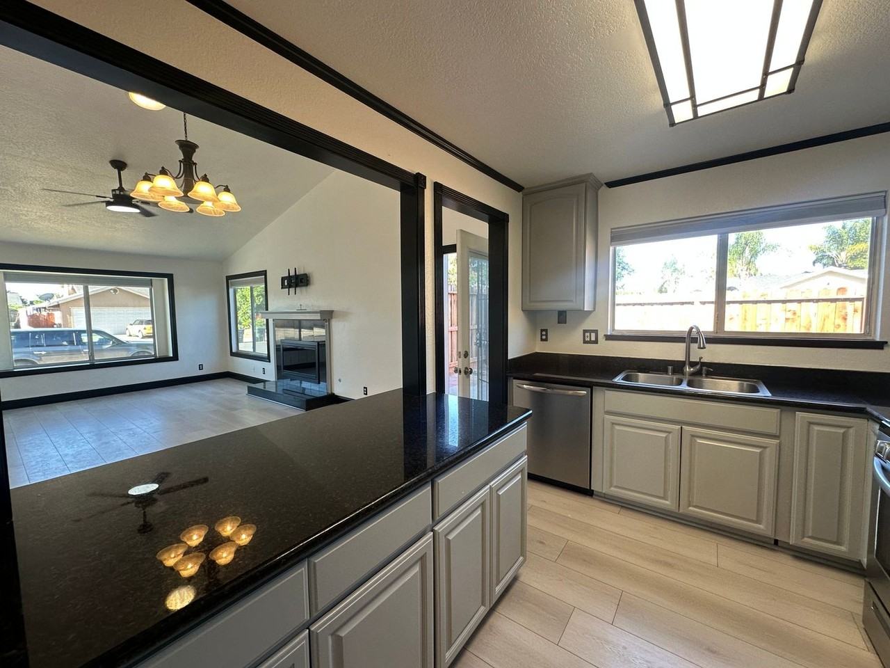365 Diane Ct - Photo 4 of 19