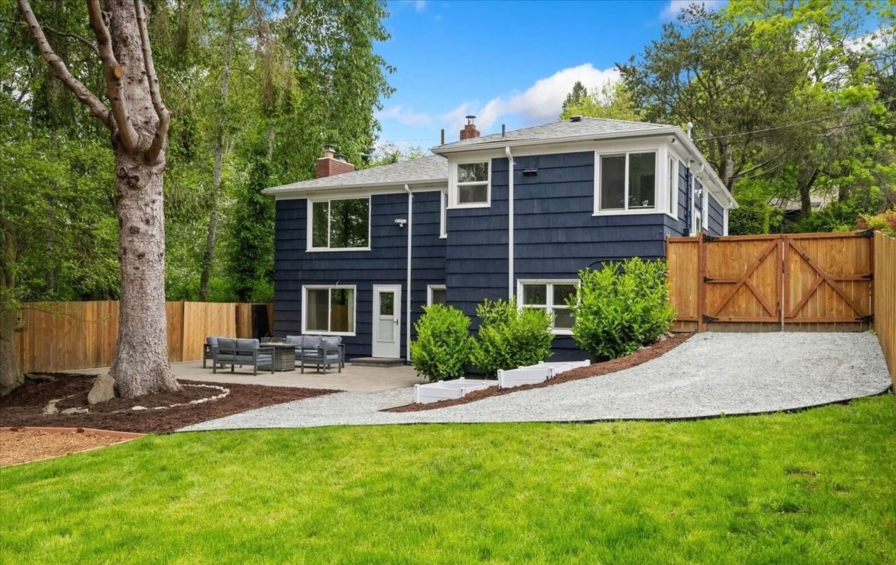 4037 Ne 109th St - Photo 2 of 43