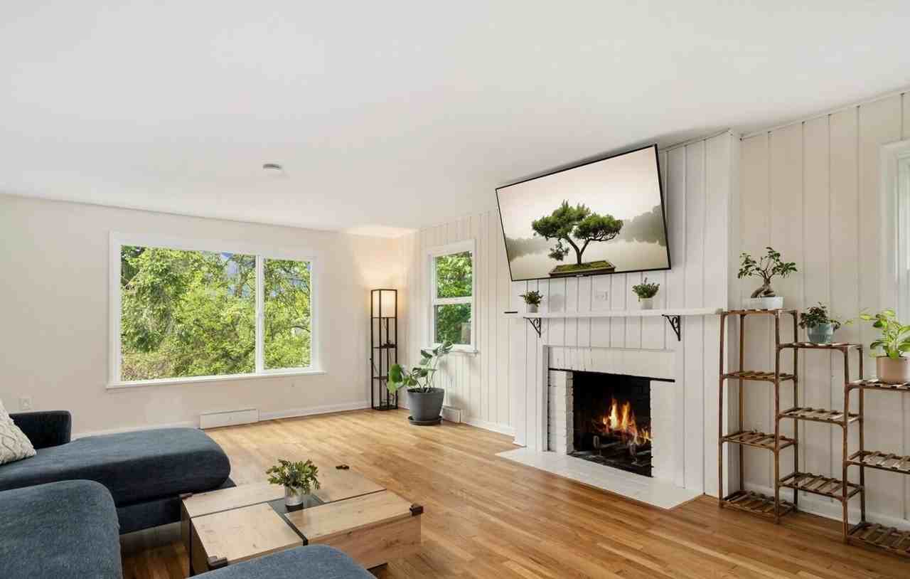 4037 Ne 109th St - Photo 4 of 43