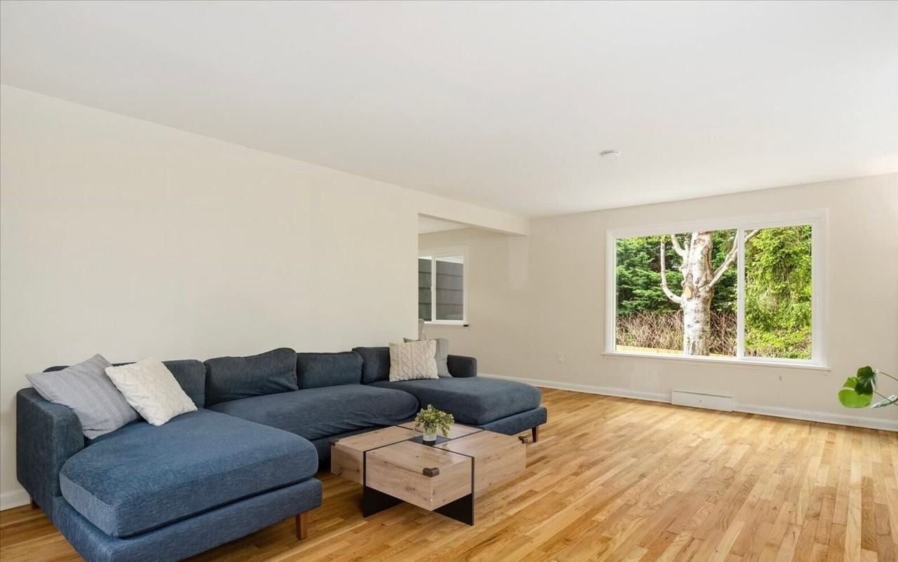 4037 Ne 109th St - Photo 5 of 43
