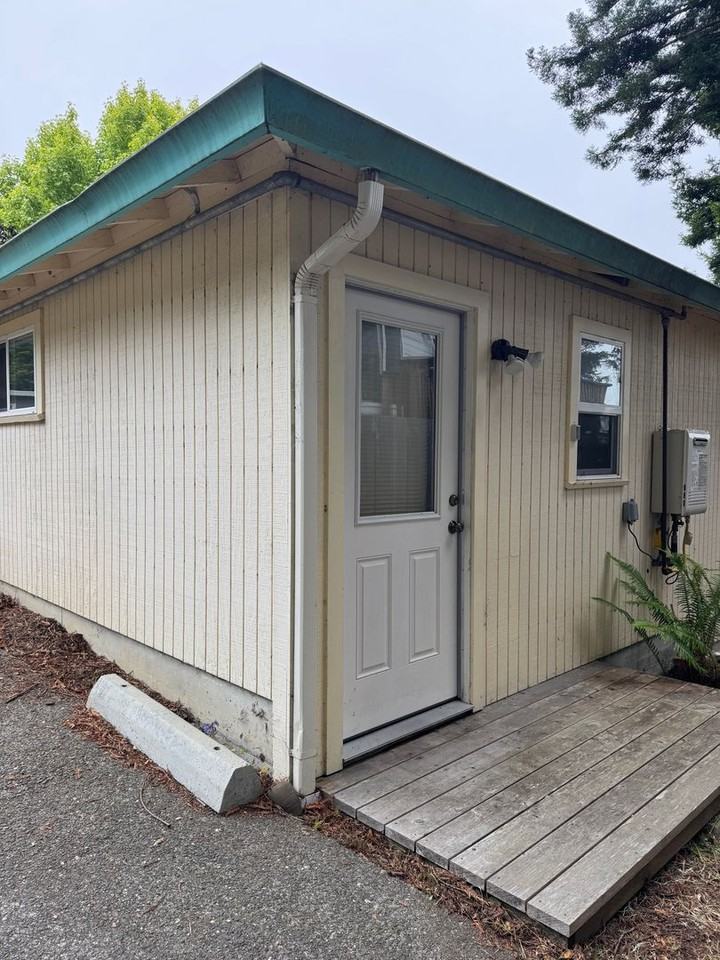 346 California Ave - Photo 2 of 10