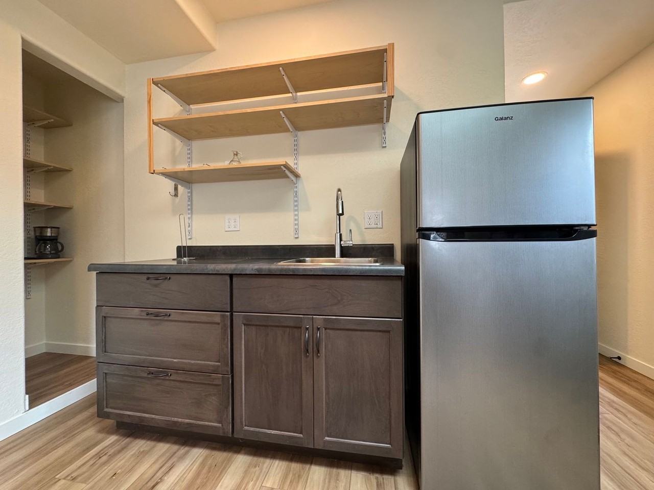 346 California Ave - Photo 4 of 10