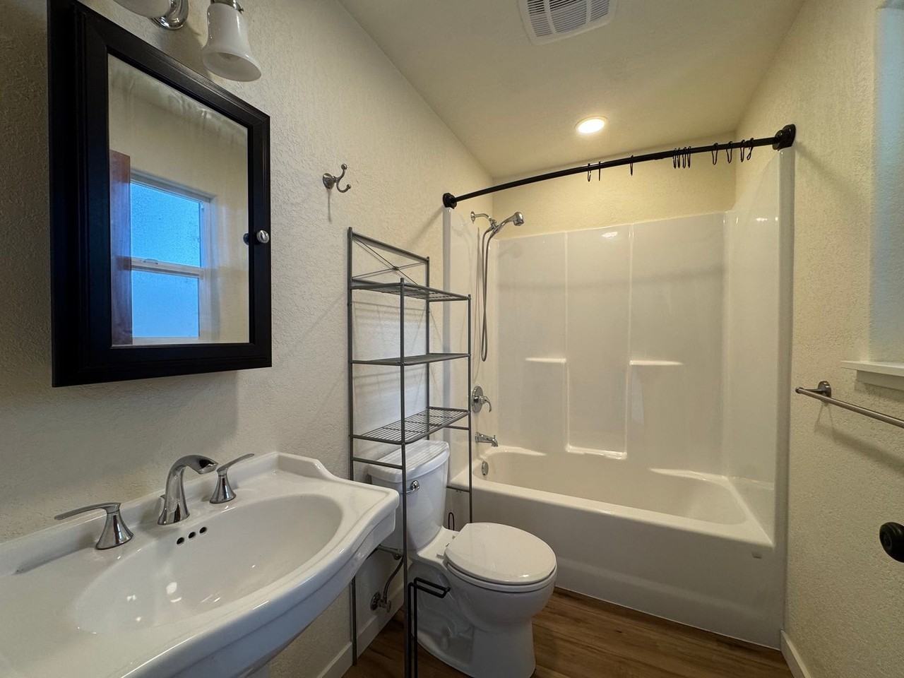 346 California Ave - Photo 5 of 10