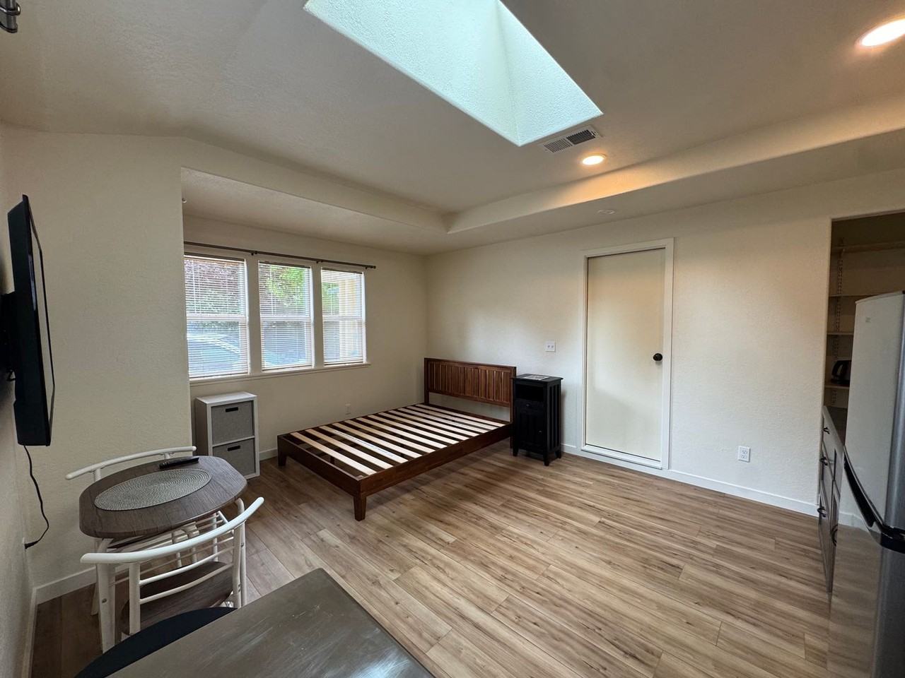 346 California Ave - Photo 6 of 10
