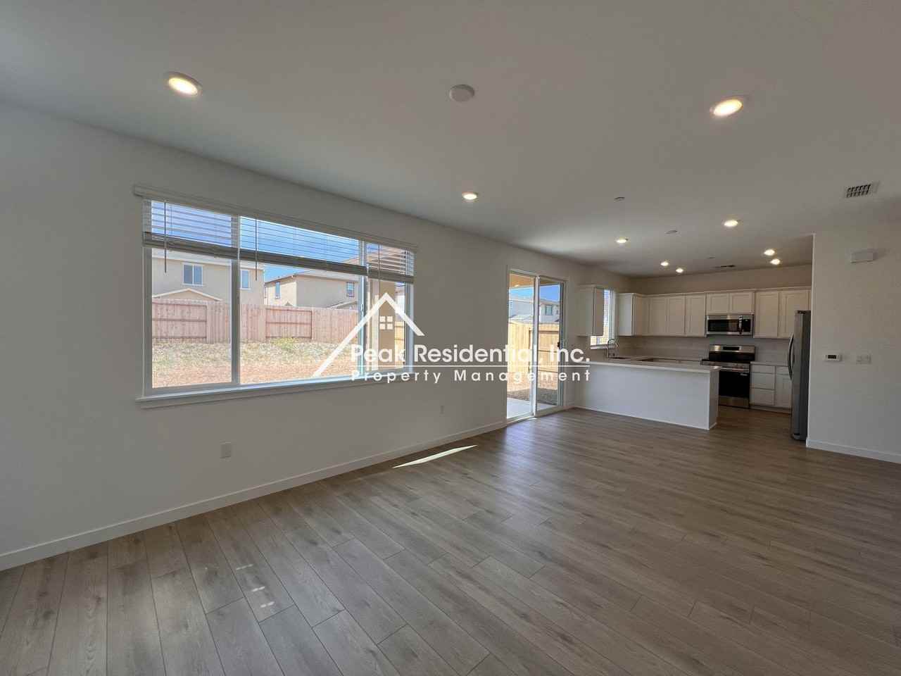 12632 Hereford Ave - Photo 4 of 35