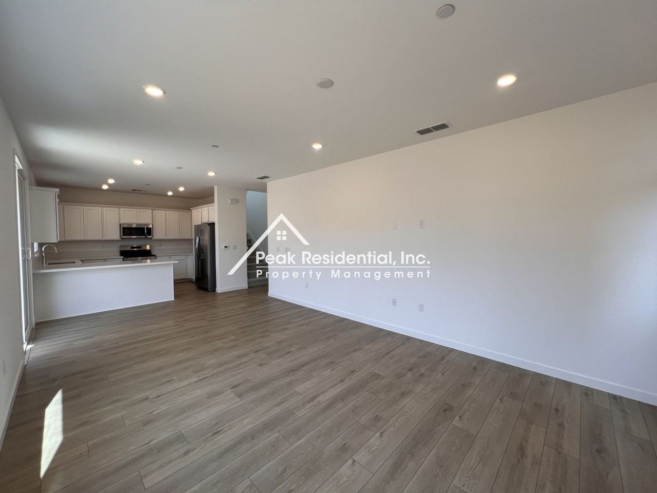 12632 Hereford Ave - Photo 5 of 35
