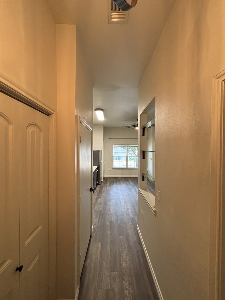 251 W Miller Ave - Photo 2 of 9