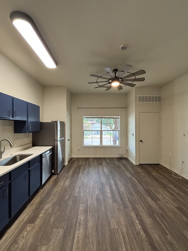 251 W Miller Ave - Photo 6 of 9