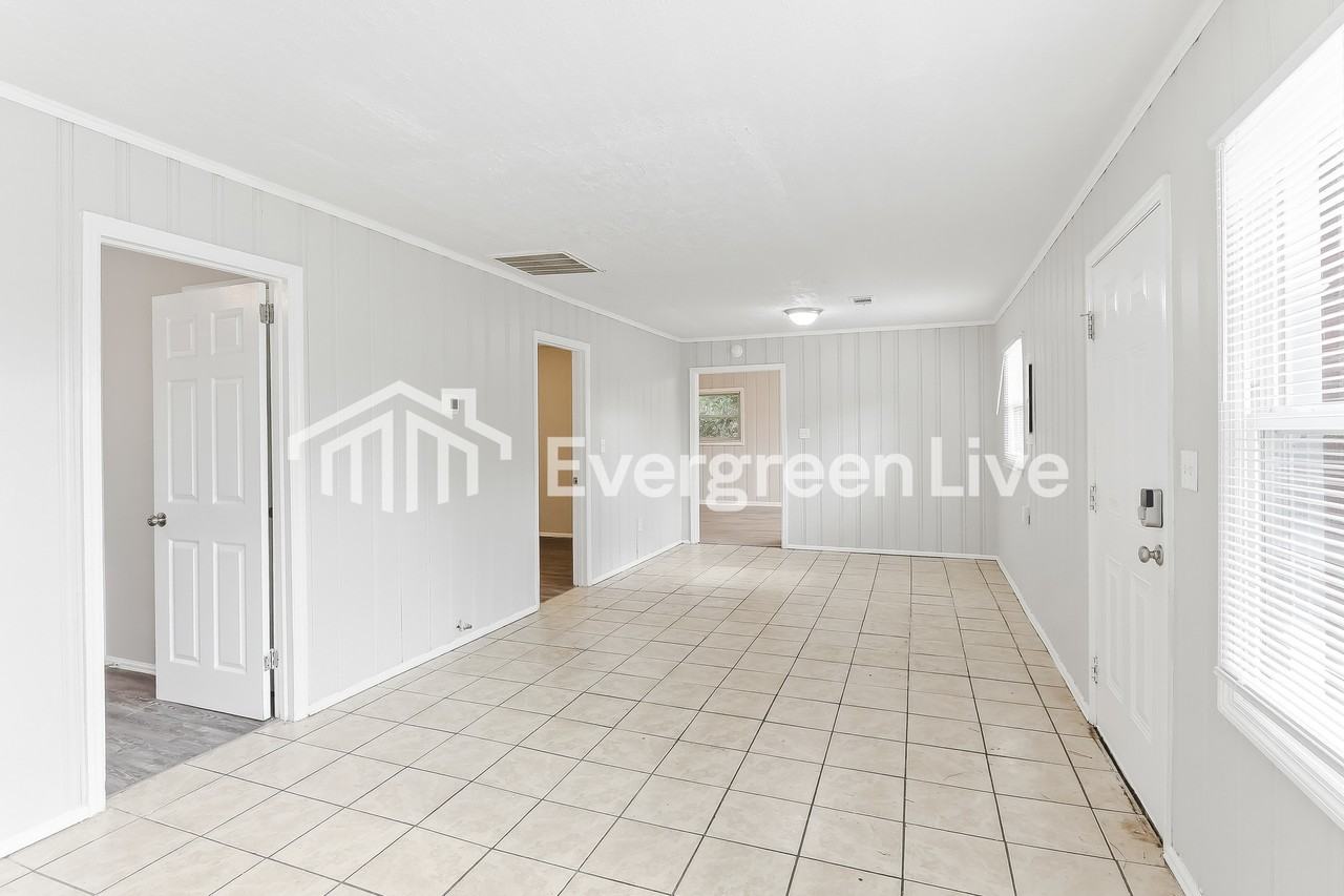 3111 Ashmore Dr - Photo 3 of 15