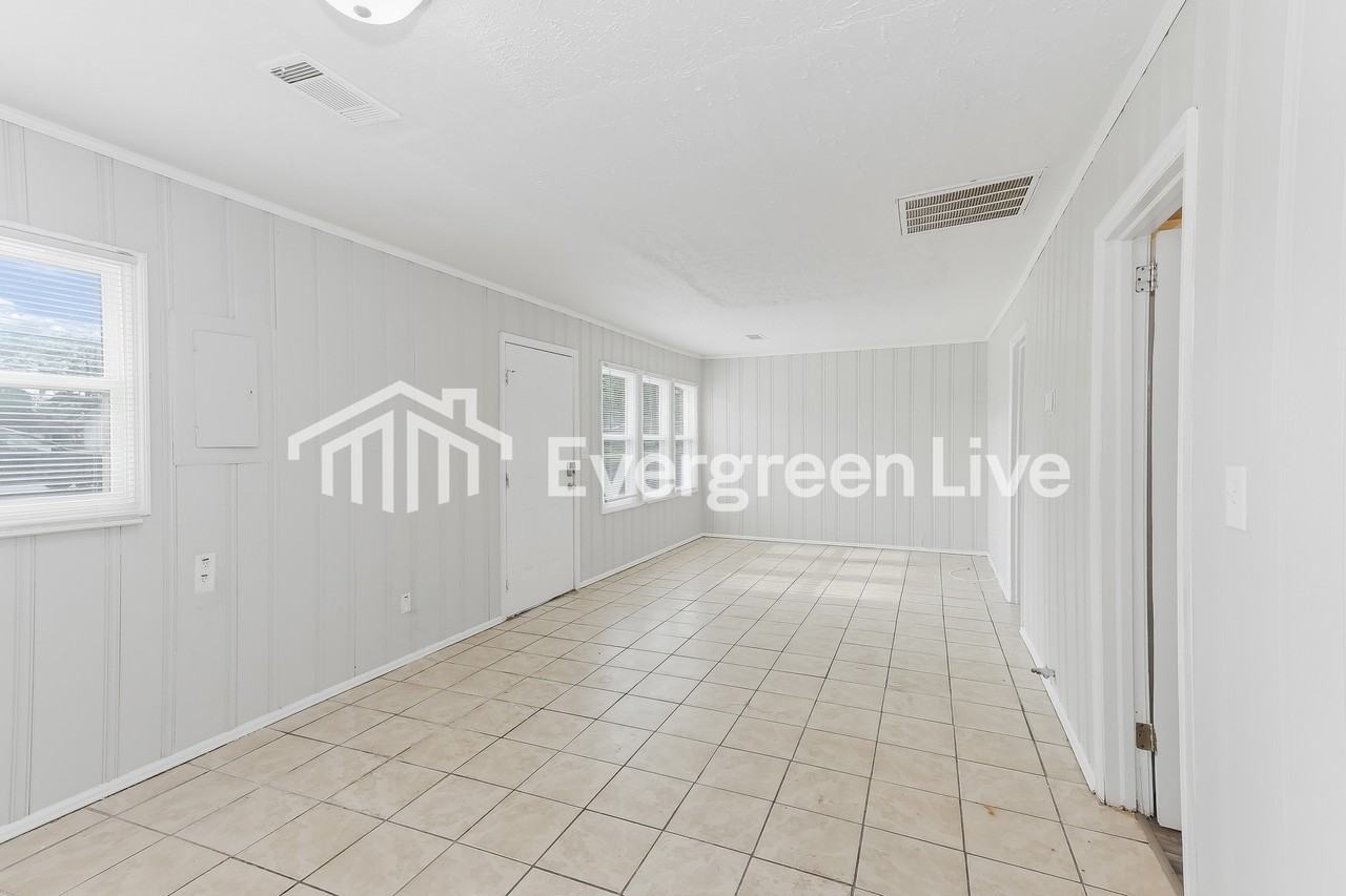 3111 Ashmore Dr - Photo 4 of 15