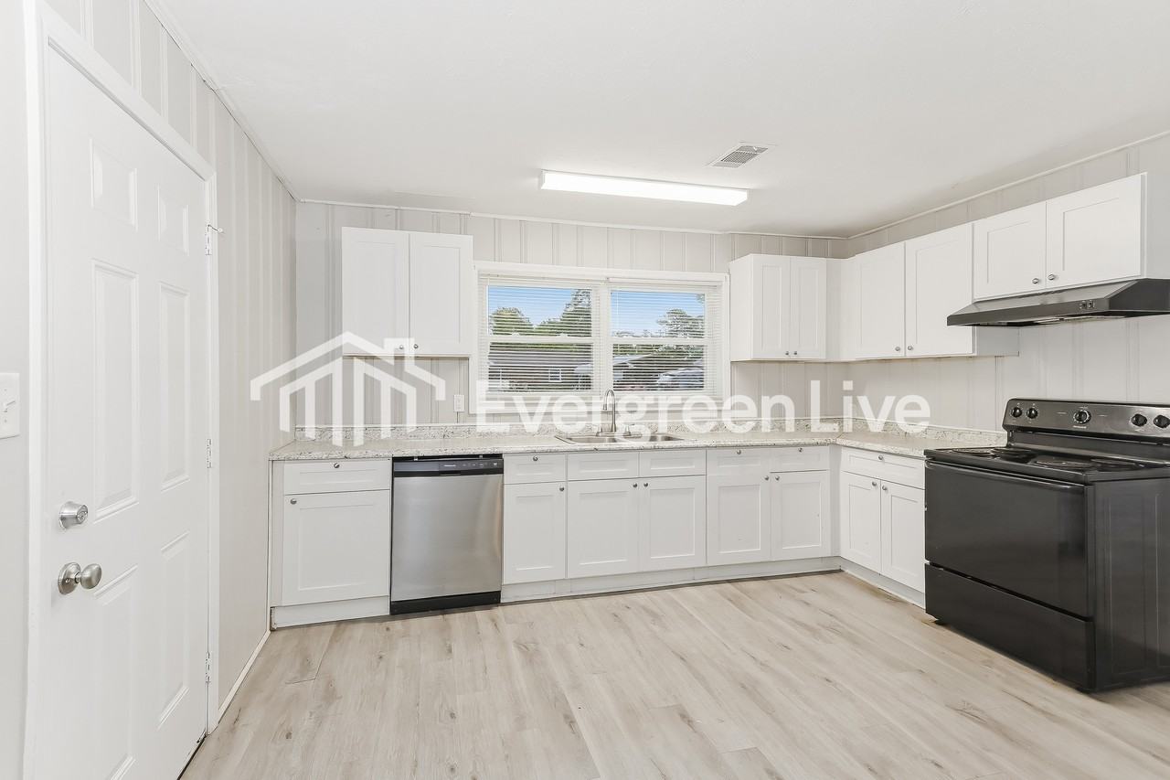 3111 Ashmore Dr - Photo 5 of 15