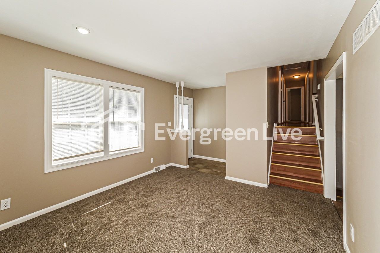 16102 16102 Speaker Ave - Photo 2 of 15