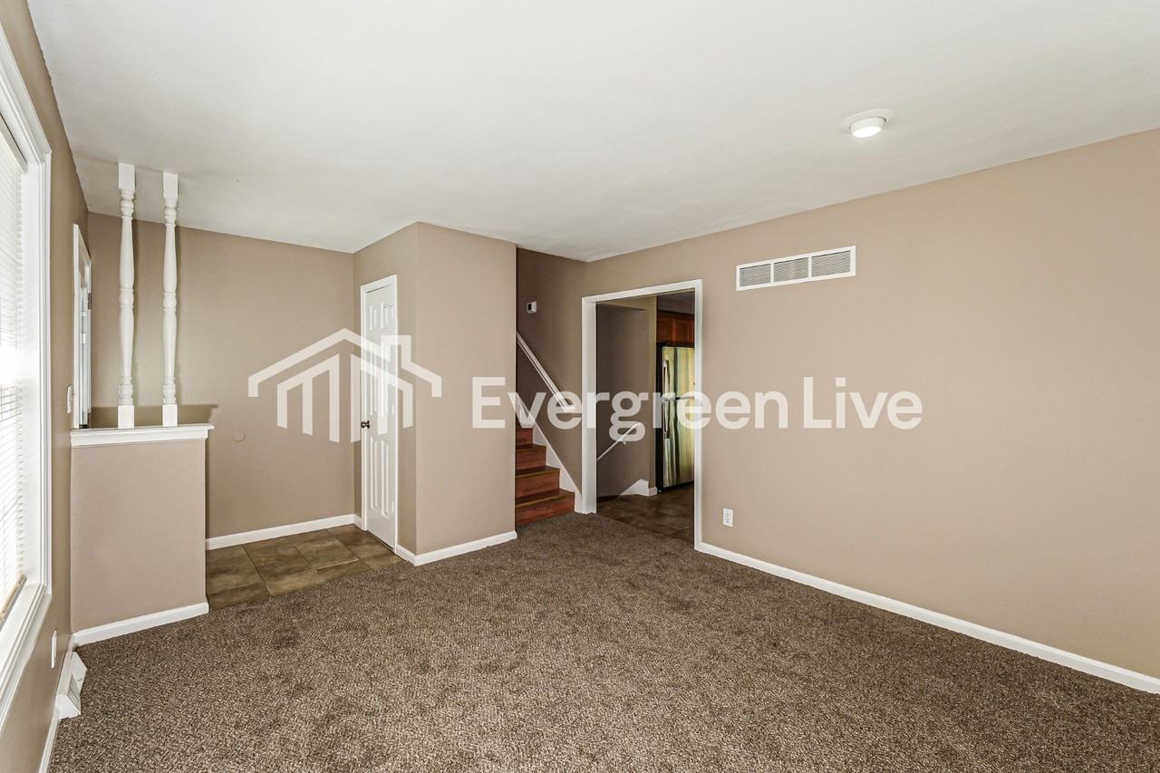 16102 16102 Speaker Ave - Photo 3 of 15
