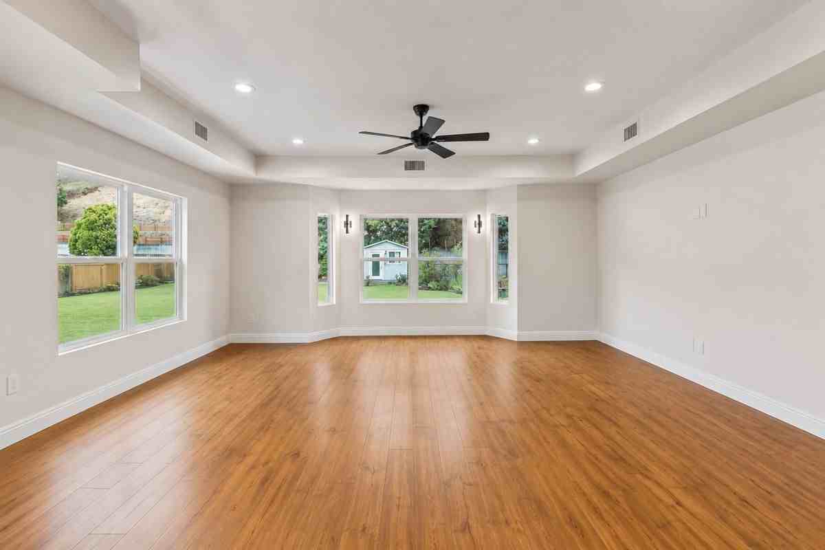 1096 Canyon View Dr - Photo 3 of 29
