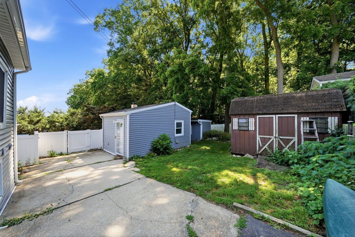 143 Walnut Rd ##B - Photo 2 of 9