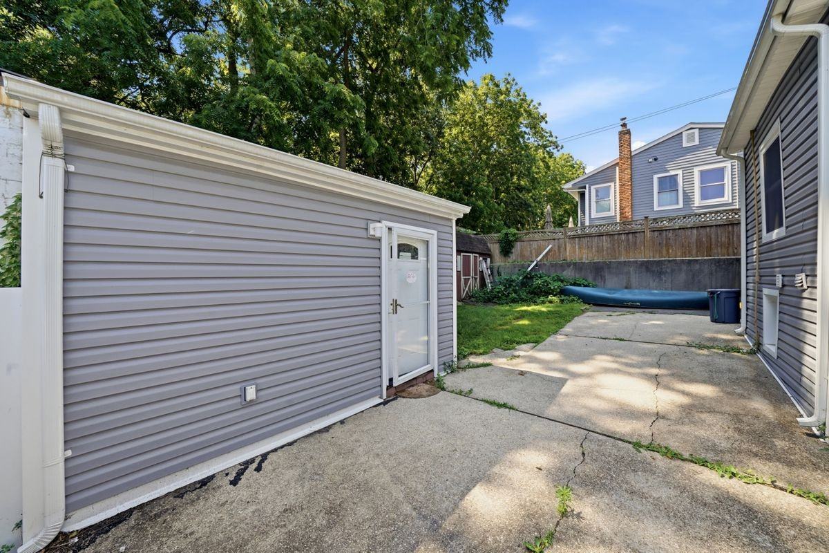 143 Walnut Rd ##B - Photo 3 of 9