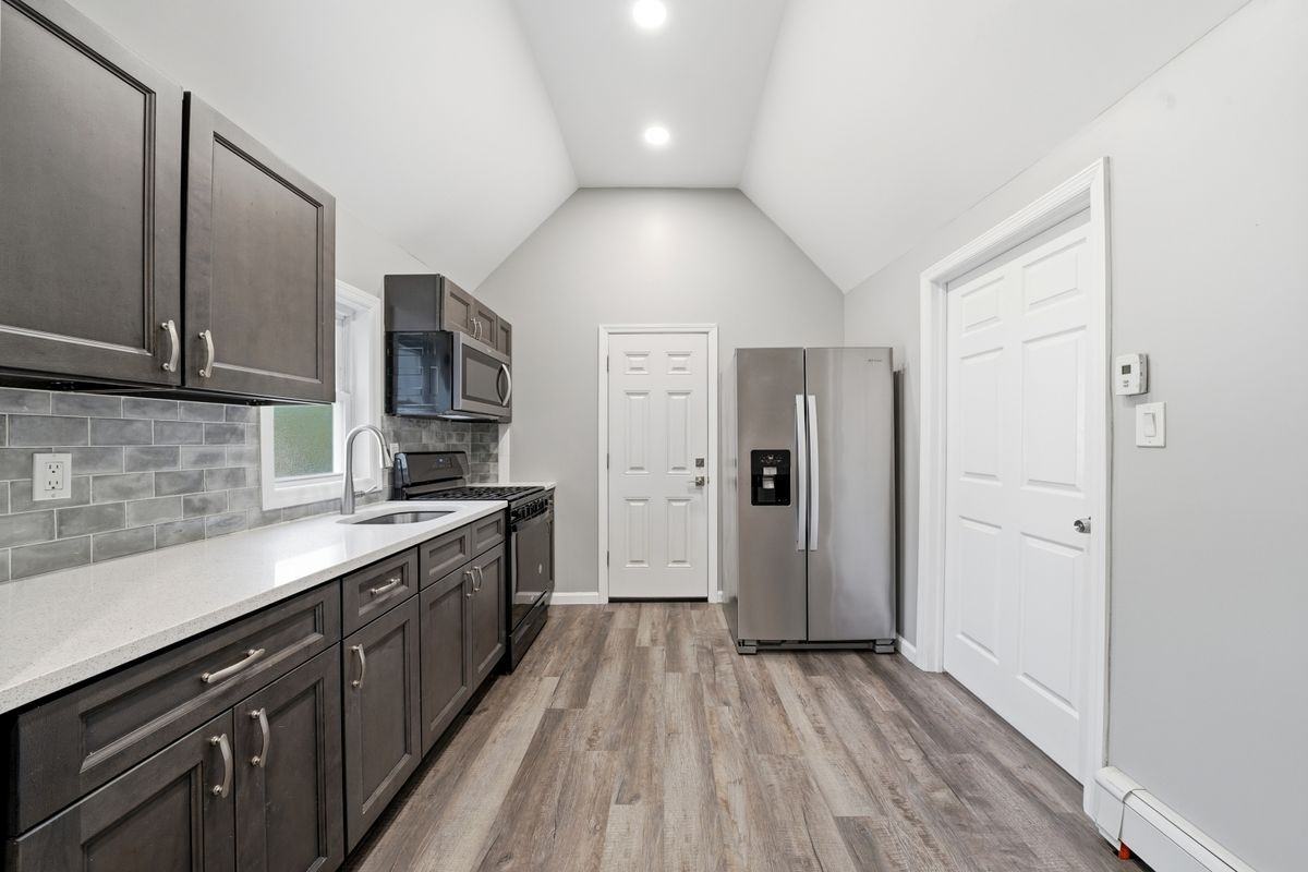 143 Walnut Rd ##B - Photo 5 of 9