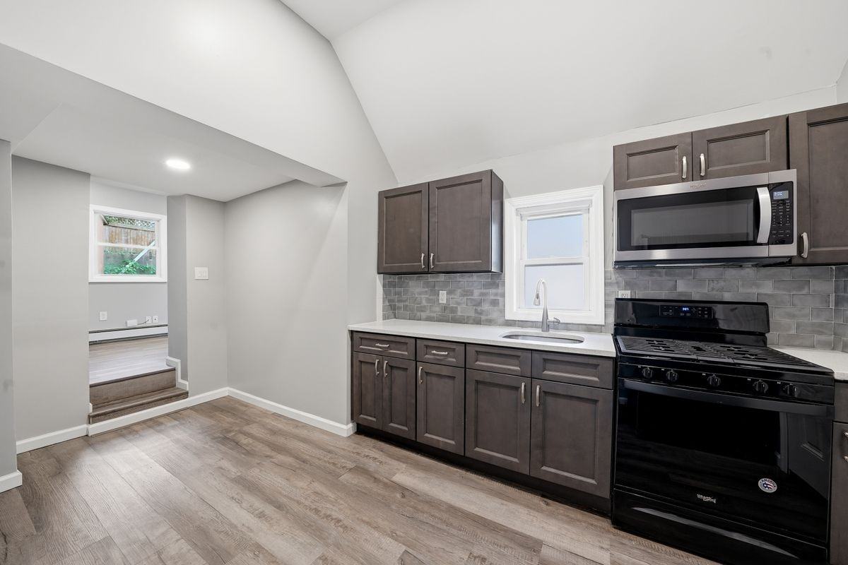 143 Walnut Rd ##B - Photo 6 of 9