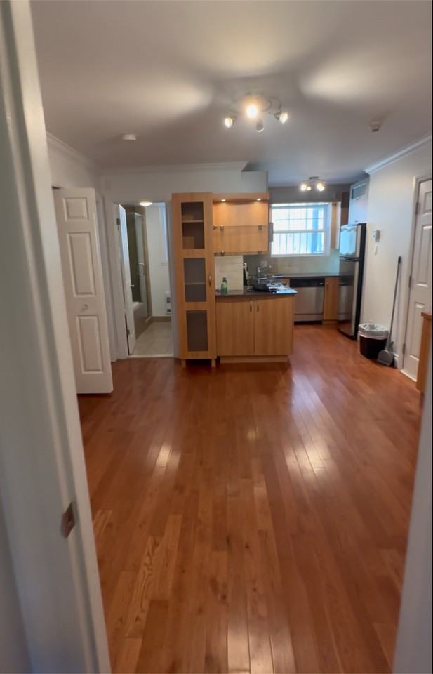 2940 Avenue Van Horne #1 - Photo 3 of 16