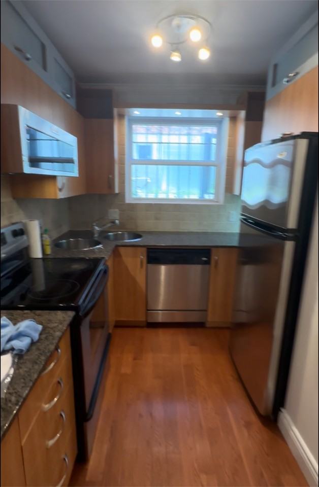 2940 Avenue Van Horne #1 - Photo 4 of 16