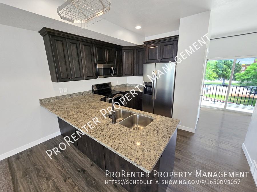 2516 N Knights Ln - Photo 4 of 20
