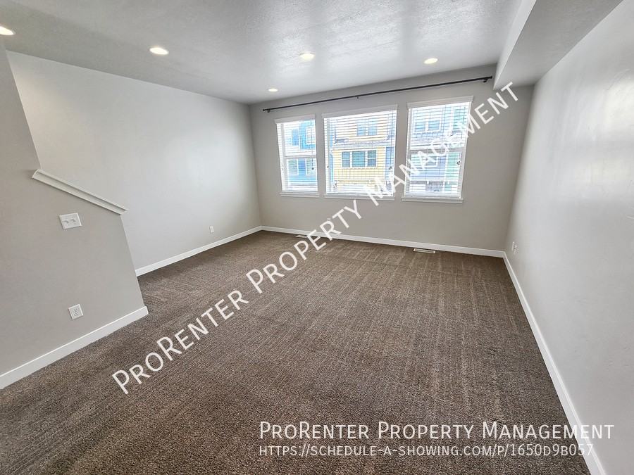 2516 N Knights Ln - Photo 6 of 20