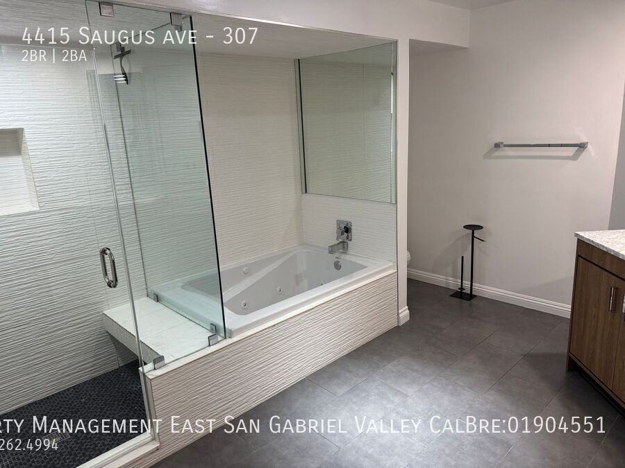4415 Saugus Ave #307 - Photo 4 of 14