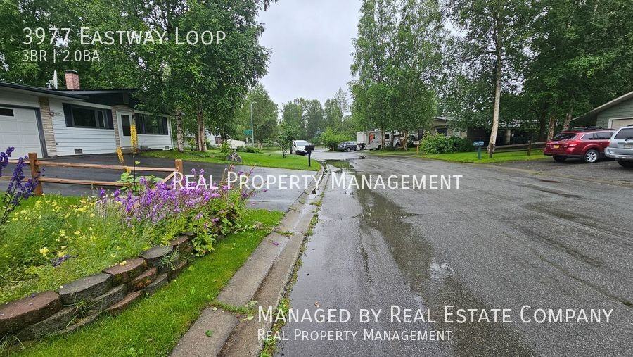 3977 Eastway Loop - Photo 3 of 28