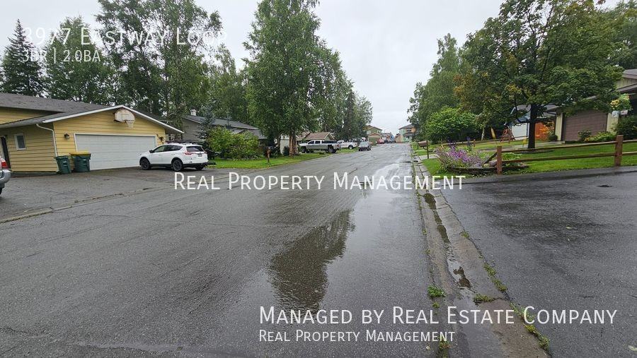 3977 Eastway Loop - Photo 4 of 28