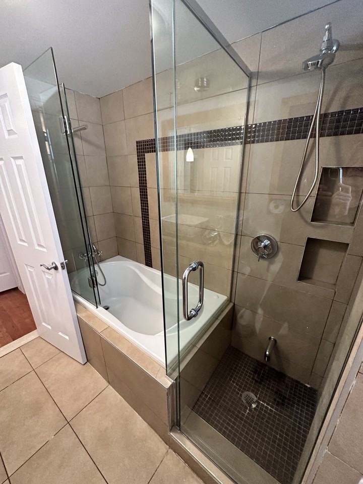 2940 Avenue Van Horne #1 - Photo 6 of 16