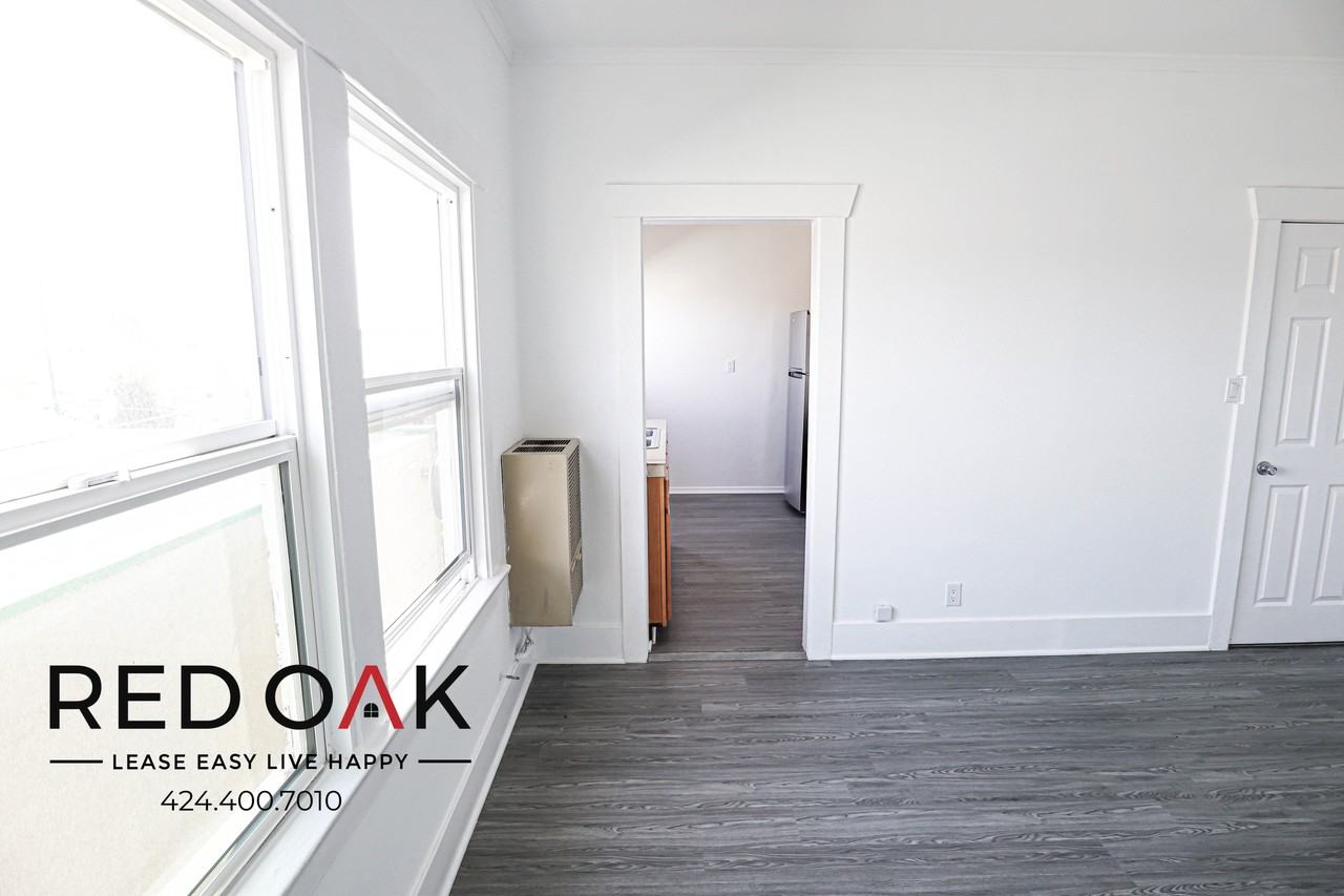 527 W 15th St #23 - Photo 3 of 13