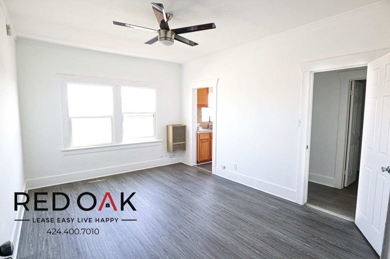 527 W 15th St #23 - Photo 4 of 13