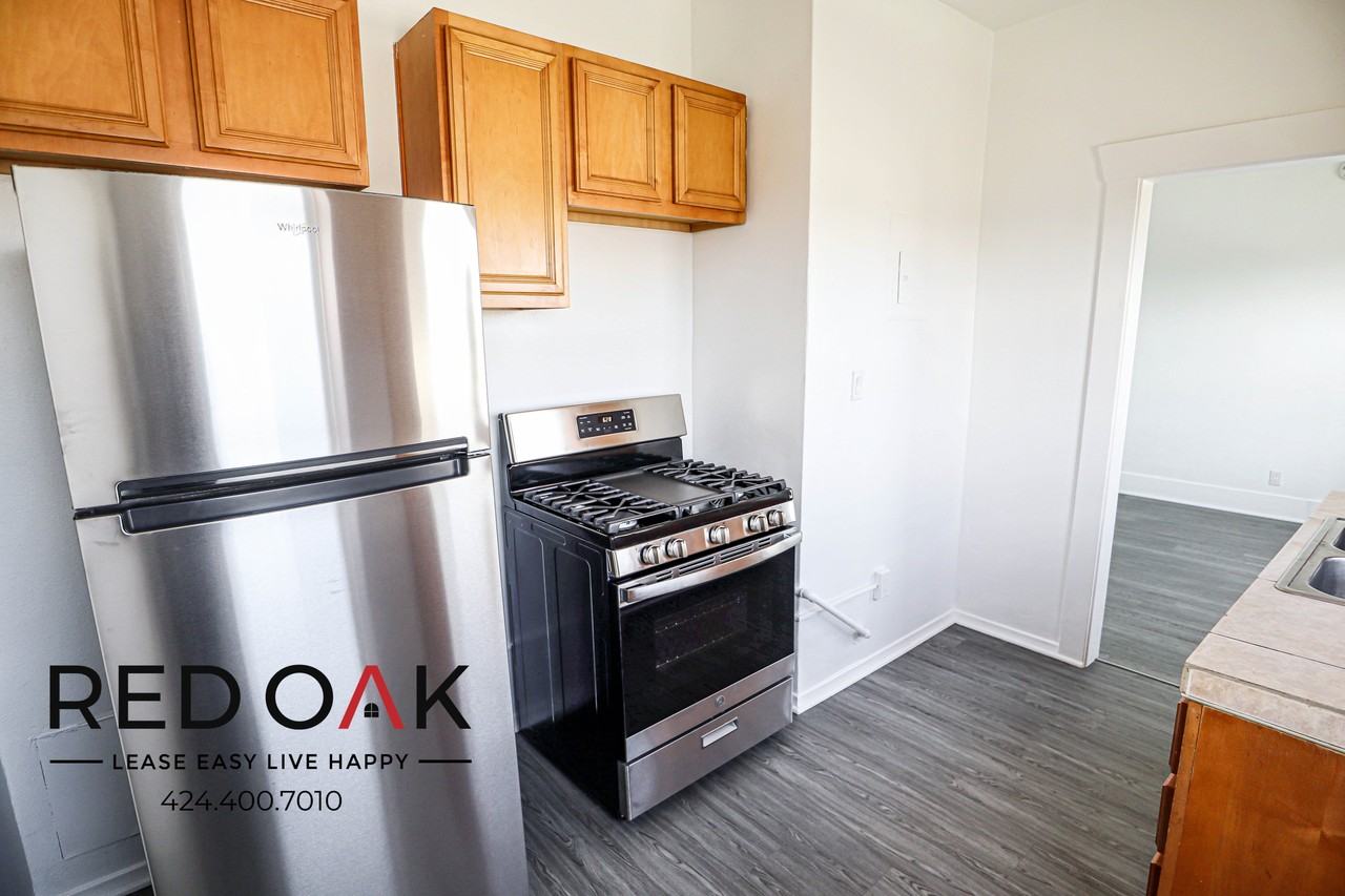 527 W 15th St #23 - Photo 7 of 13