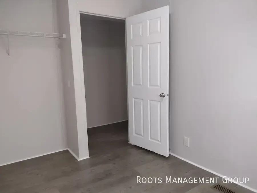 2463 Gena Ann Ln - Photo 6 of 10