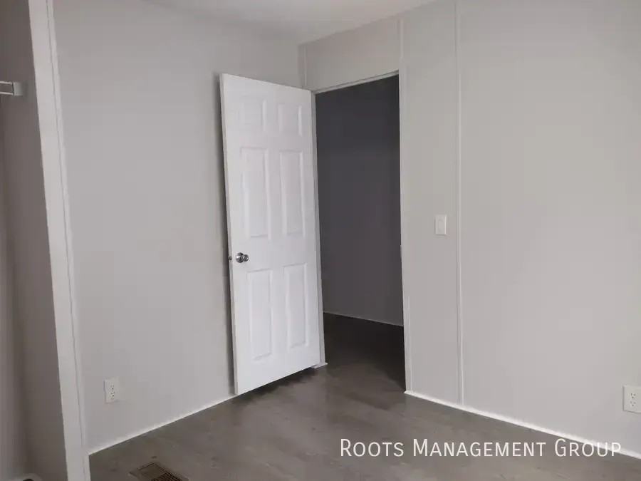 2463 Gena Ann Ln - Photo 7 of 10