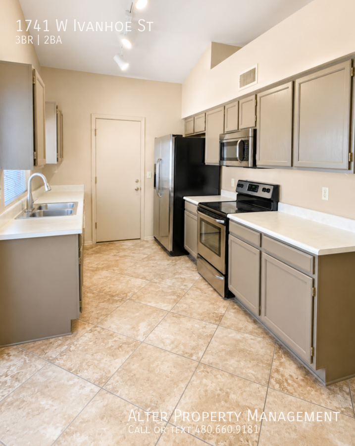1741 W Ivanhoe St - Photo 6 of 16