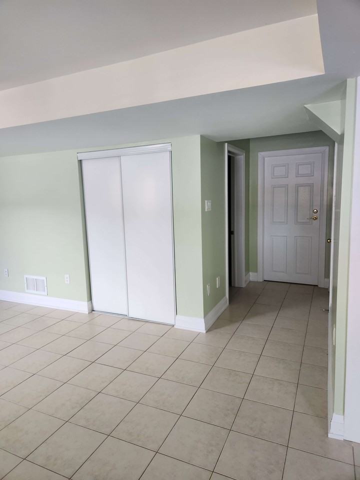 103 Sun King Crescent, Barrie, Ontario, Canada, L4M 0E6 - Photo 4 of 8