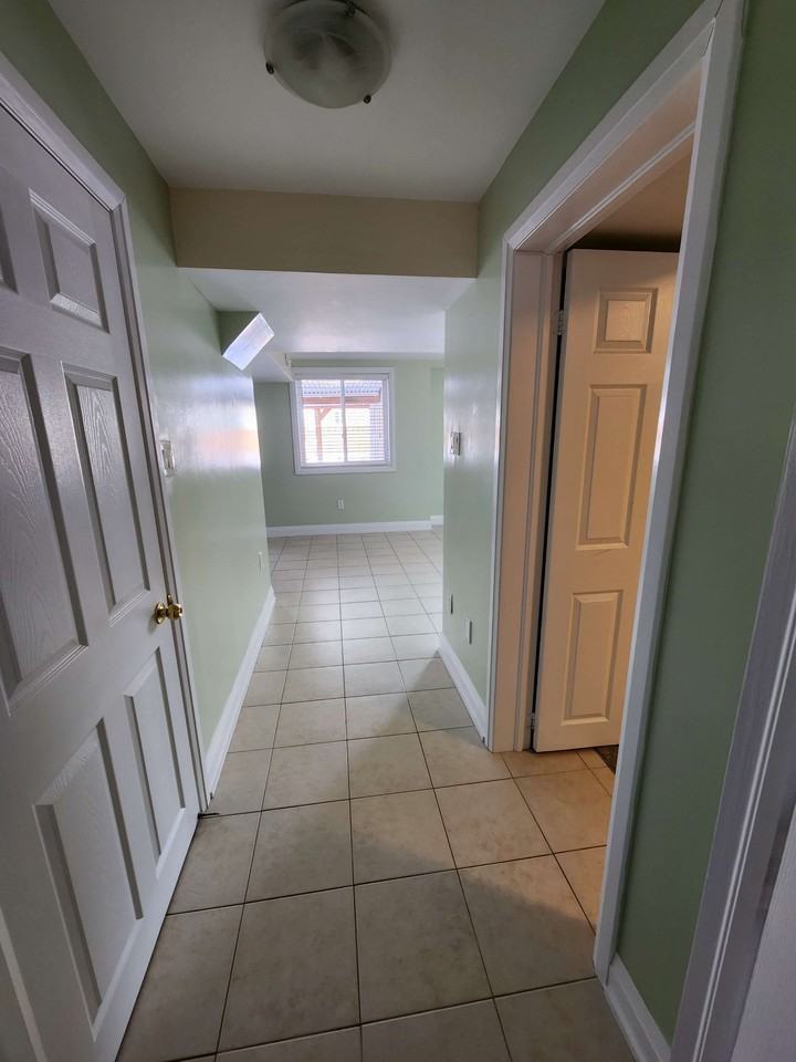 103 Sun King Crescent, Barrie, Ontario, Canada, L4M 0E6 - Photo 5 of 8