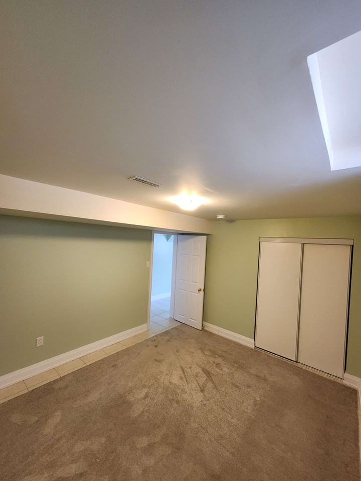 103 Sun King Crescent, Barrie, Ontario, Canada, L4M 0E6 - Photo 6 of 8