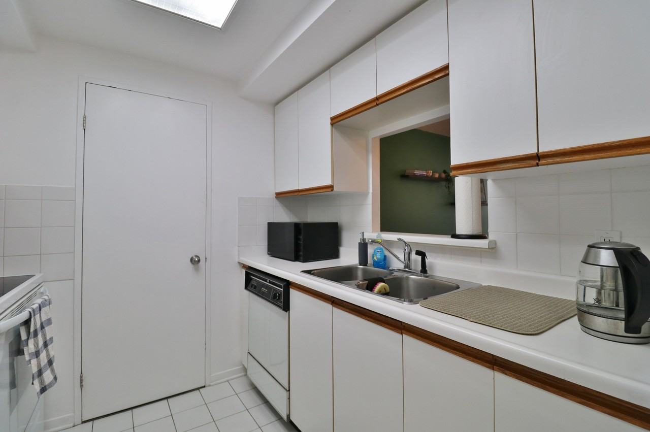 35 Holland Ave #302 - Photo 6 of 34