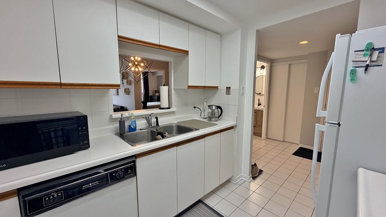 35 Holland Ave #302 - Photo 7 of 34