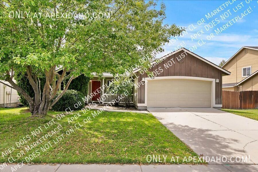 3851 N Lezana Ave - Photo 3 of 35