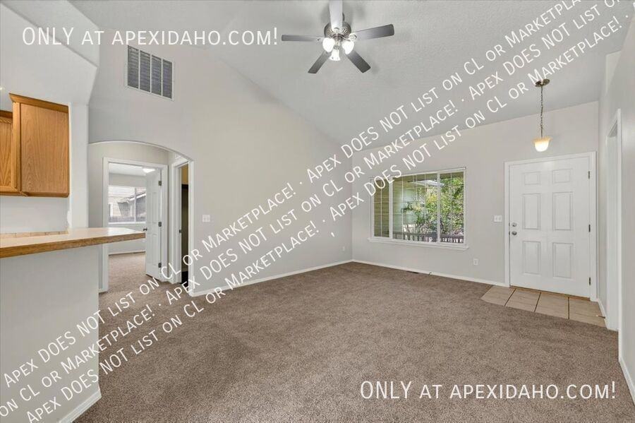 3851 N Lezana Ave - Photo 7 of 35