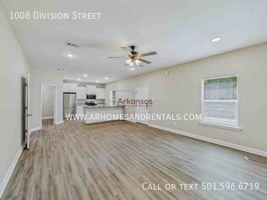 1008 Division St - Photo 2 of 19