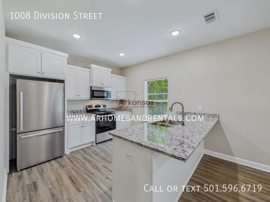1008 Division St - Photo 5 of 19