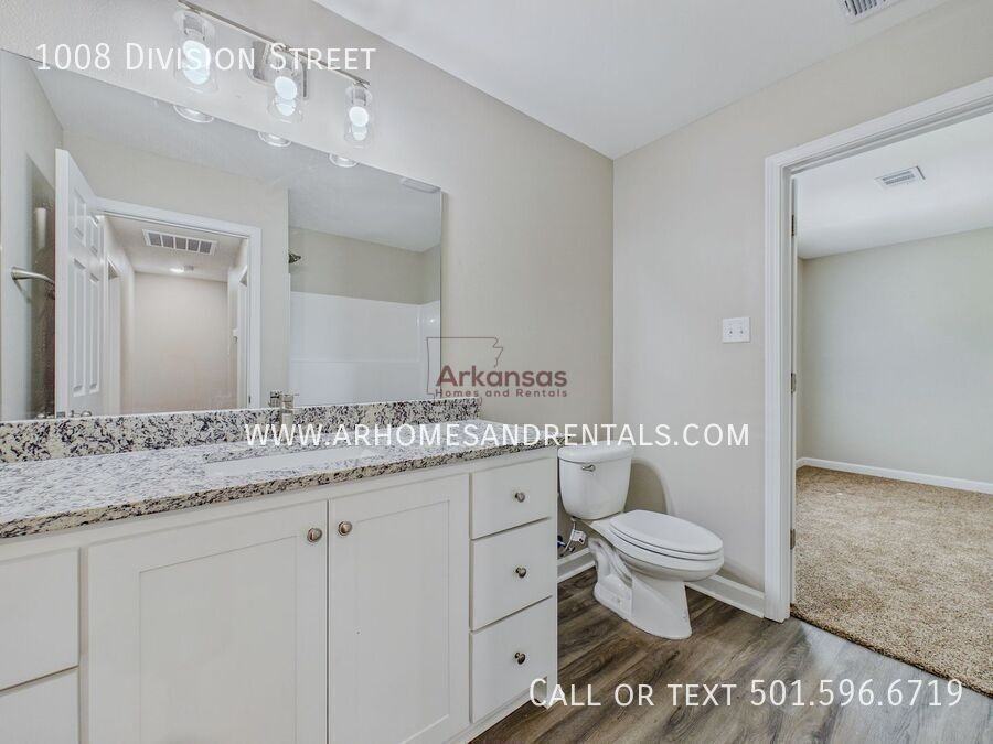 1008 Division St - Photo 6 of 19
